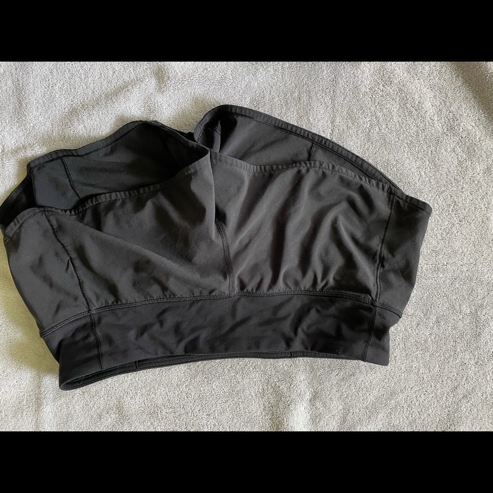 Lululemon Speed Up Shorts 2.5, size 6.